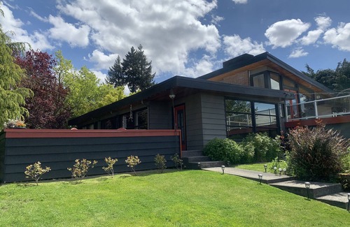 Tacoma House | Stunning Mid- Century Modern ReModeled Home from 1950s !
