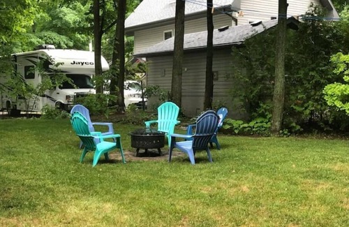 Sauble Beach House | Stunning modern house in Sauble Beach blocks from the beach