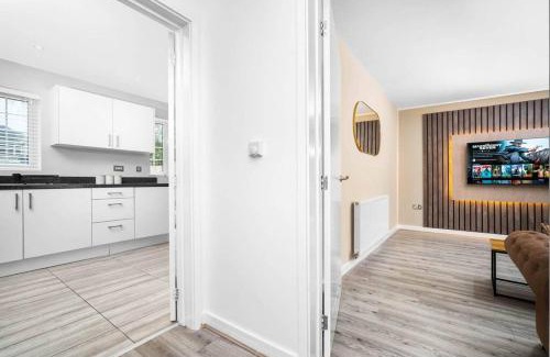 Stonnall Apartment | Stunning Modern Home In Birmingham