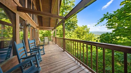 Gatlinburg - Pigeon Forge House | Stunning Mountain Views! Hot Tub Games