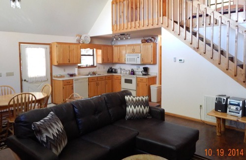 Murphy Ski Chalet | Stunning Mountain Views! And So Much To Do! Family & Pet Friendly.