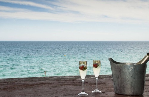 Seabird House | Stunning Ocean Views Beach Front