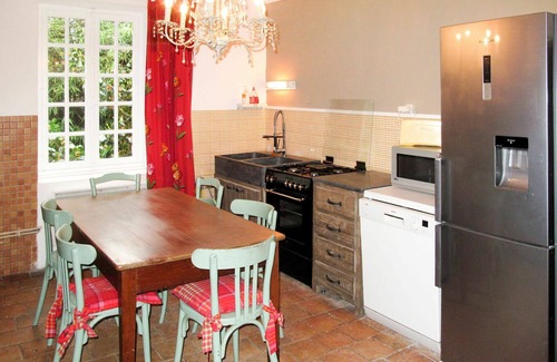 Saint-Sulpice-les-Feuilles House | Stunning private villa for 9 guests with WIFI, hot tub, private pool, TV, patio and pets allowed