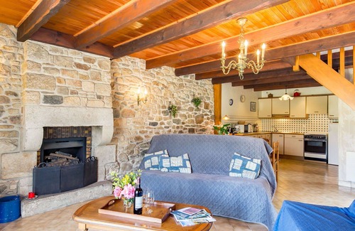 Saint-Pol-de-Leon House | Stunning private villa for 4 guests with WIFI, TV, terrace and pets allowed