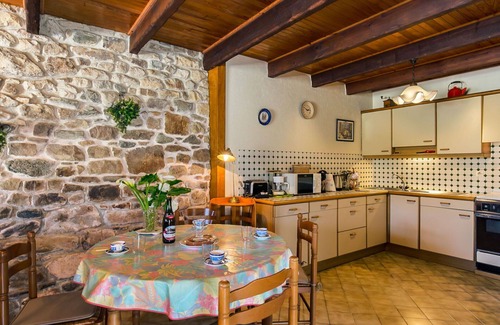 Saint-Pol-de-Leon House | Stunning private villa for 4 guests with WIFI, TV, terrace and pets allowed