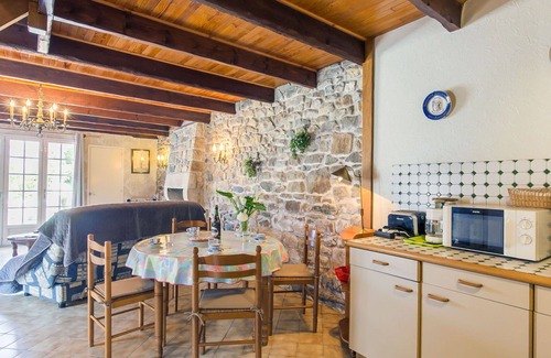 Saint-Pol-de-Leon House | Stunning private villa for 4 guests with WIFI, TV, terrace and pets allowed