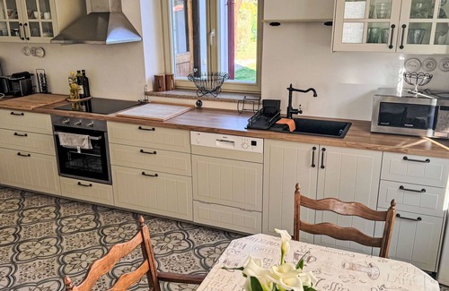 Sudomerice u Bechyne House | Stunning private villa for 11 people with WIFI, TV, patio and pets allowed