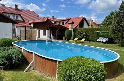 Sudomerice u Bechyne House | Stunning private villa for 11 people with WIFI, TV, patio and pets allowed