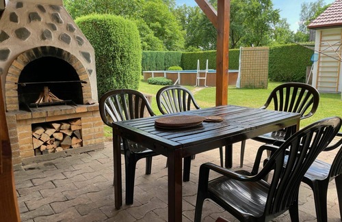 Sudomerice u Bechyne House | Stunning private villa for 11 people with WIFI, TV, patio and pets allowed