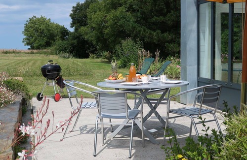 Locquirec House | Stunning private villa for 3 guests with WIFI, TV and terrace