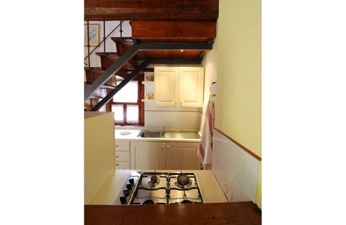 Castel Focognano Villa | Stunning private villa for 4 guests with WIFI, private pool, TV, pets allowed and parking