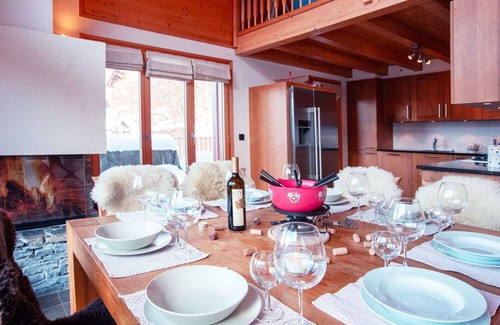 Barboleusaz House | Stunning private villa for 8 people with WIFI, TV and terrace