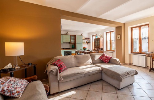 Rocca D'Arazzo House | Stunning private villa for 6 guests with WIFI, private pool, TV, patio and pets allowed
