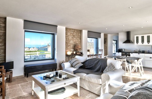 Saint-Guenole House | Stunning private villa for 6 guests with WIFI, TV and terrace