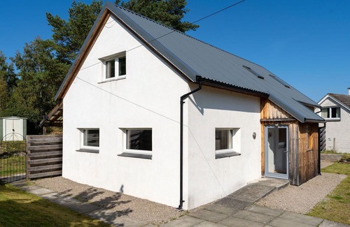 Nethy Bridge House | Stunning private villa for 6 people with WIFI, TV, patio and pets allowed