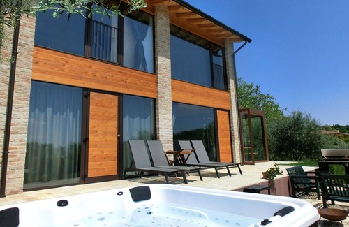 Venegazzu Villa | Stunning private villa with hot tub, A/C, private pool, WIFI, sauna, TV and pets allowed