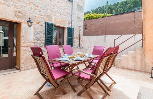 Banyalbufar House | Stunning private villa for 6 guests with WIFI, TV and terrace