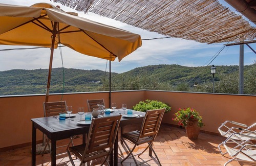 Villa Viani House | Stunning private villa for 8 people with WIFI, terrace and pets allowed
