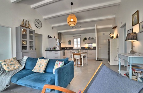 La Bree-les-Bains House | Stunning private villa for 6 people with WIFI, TV and terrace