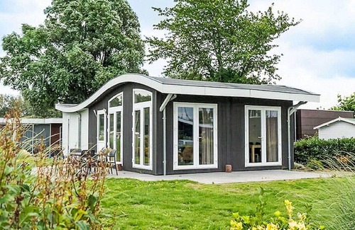 Willemsdorp House | Stunning private villa for 6 guests with pool, WIFI, TV and terrace