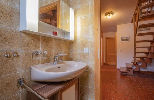 Chamoson House | Stunning private villa for 7 people with internet, balcony and parking