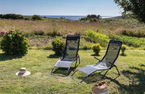 Plogoff House | Stunning private villa for 5 guests with TV, terrace, pets allowed and panoramic view