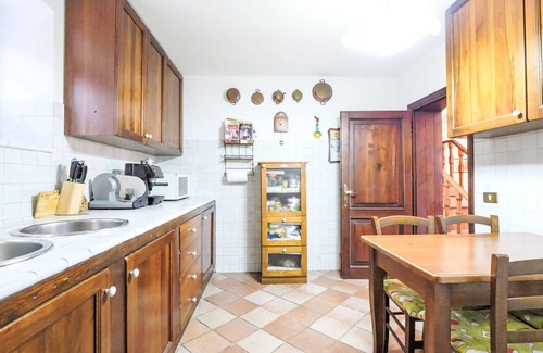 Montieri House | Stunning private villa for 8 guests with WIFI, TV, patio and pets allowed