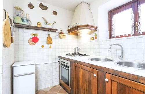 Montieri House | Stunning private villa for 8 guests with WIFI, TV, patio and pets allowed