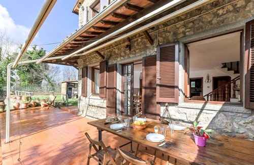 Montieri House | Stunning private villa for 8 guests with WIFI, TV, patio and pets allowed