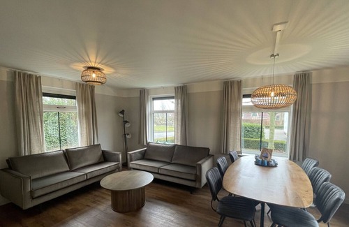 Bant House | Stunning private villa for 8 people with WIFI, TV, terrace, pets allowed and parking