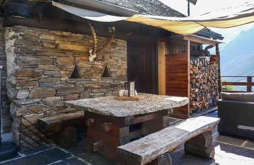 Malvaglia House | Stunning private villa for 4 guests with WIFI, patio and pets allowed