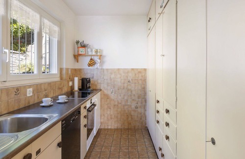 Gordola House | Stunning private villa for 4 people with WIFI, TV, balcony, pets allowed and panoramic view