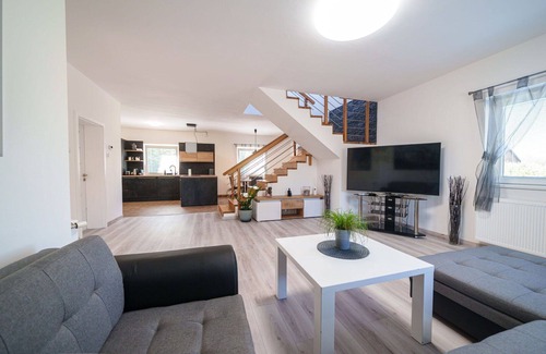 Prague 11 House | Stunning private villa for 8 people with private pool, WIFI, TV and patio