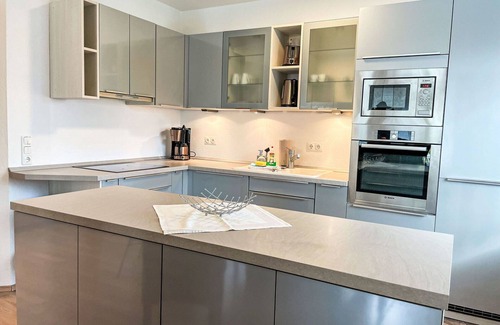 Bertsdorf House | Stunning private villa for 6 people with WIFI, TV, terrace and pets allowed