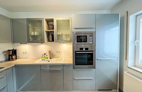 Bertsdorf House | Stunning private villa for 6 people with WIFI, TV, terrace and pets allowed