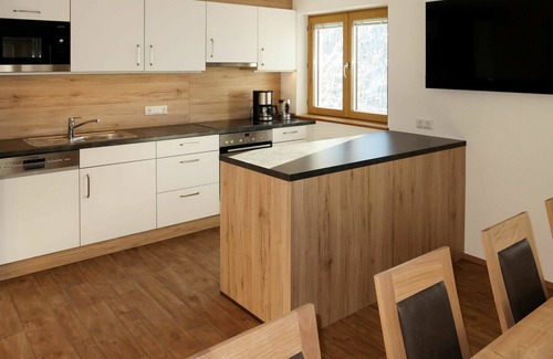 See House | Stunning private villa for 10 guests with WIFI, TV and balcony
