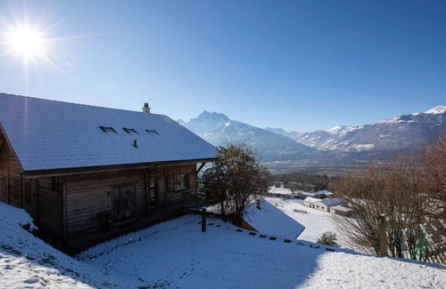 Ollon House | Stunning private villa for 8 people with WIFI, TV and balcony