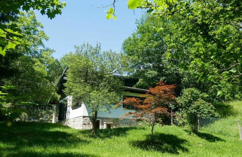 Olivone House | Stunning private villa for 6 guests with WIFI, TV, patio and pets allowed