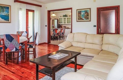 Pican House | Stunning private villa for 10 people with A/C, private pool, WIFI, TV, terrace and pets allowed