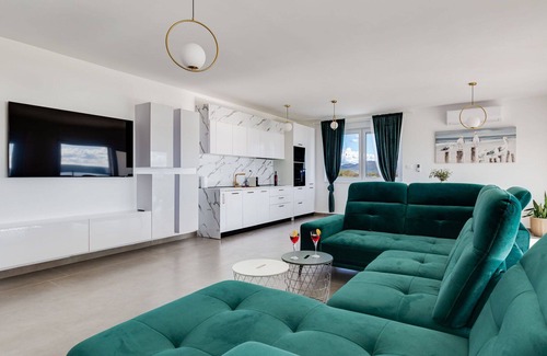 Maslenica Villa | Stunning private villa for 6 guests with A/C, WIFI, TV and terrace