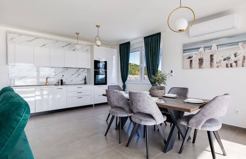 Maslenica Villa | Stunning private villa for 6 guests with A/C, WIFI, TV and terrace