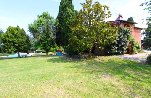 Le Piazze Villa | Stunning private villa for 6 guests with private pool, TV and pets allowed