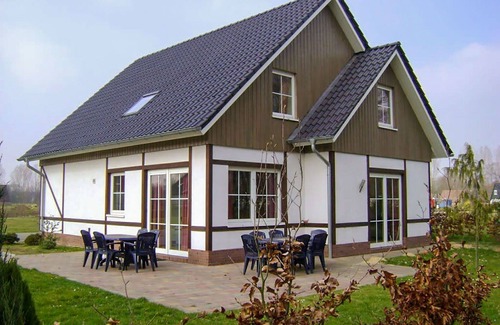 Susteren House | Stunning private villa for 14 guests with pool, WIFI, TV and terrace
