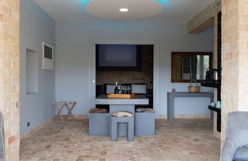 Mazzano Romano Villa | Stunning private villa for 6 people with hot tub, WIFI, pool, A/C and TV