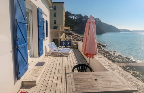 Morgat House | Stunning private villa for 4 guests with terrace and pets allowed