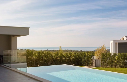 Viskovici Villa | Stunning private villa for 6 people with WIFI, A/C, private pool, TV, terrace and pets allowed