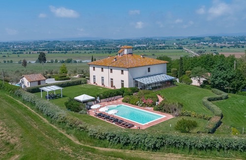 Le Piazze Villa | Stunning private villa with A/C, private pool, sauna, hot tub, WIFI, TV, patio, close to Cortona