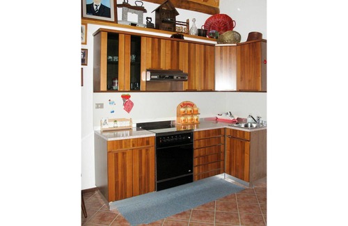 Cremia House | Stunning private villa for 4 people with TV, terrace and pets allowed