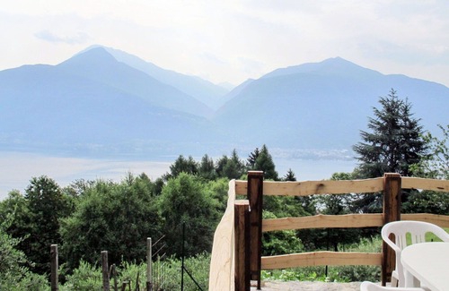 Cremia House | Stunning private villa for 4 people with TV, terrace and pets allowed