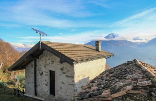 Cremia House | Stunning private villa for 4 people with TV, terrace and pets allowed